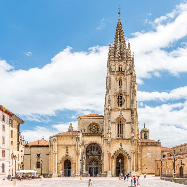 Descubriendo Oviedo: Guía Definitiva para Disfrutar la Ciudad con tu Pareja