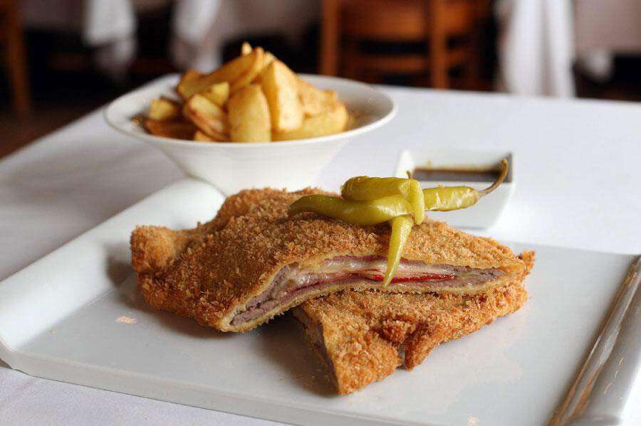 Cachopo asturiano abierto corte de la receta versión 1947 La Corte de Pelayo